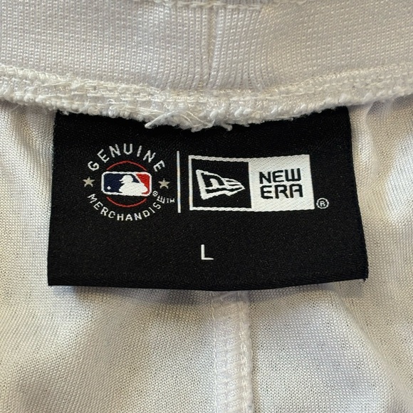 NY YANKEES Men's Shorts - Picture 3 of 3